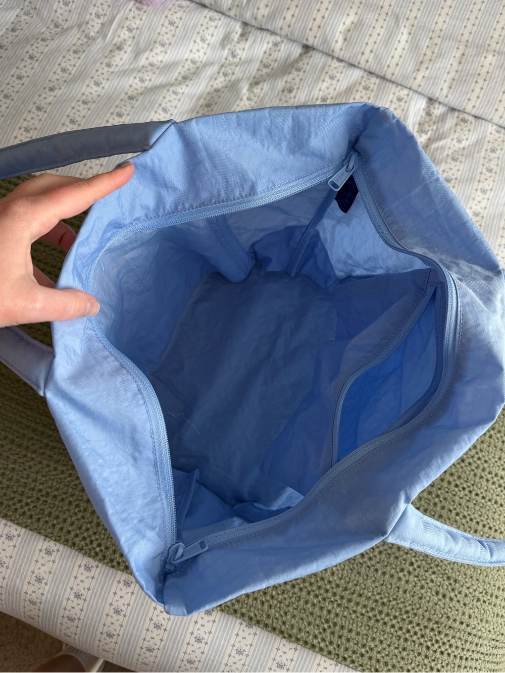 BAGGU | Puffy Cloud Tote Bag in French Blue - Picture 7 of 12